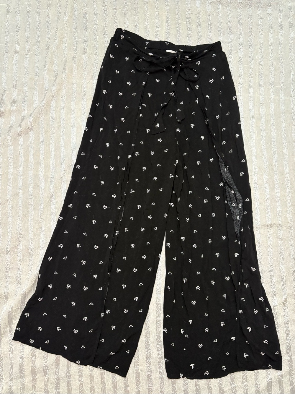 LUSH - Wide Leg Patterned Double Leg Slit Flowy Beachy Front Tie Pants - Size M